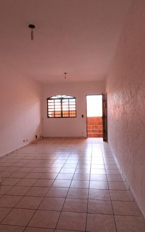 Casa à venda com 80m², 2 quartos e 1 vagaSala