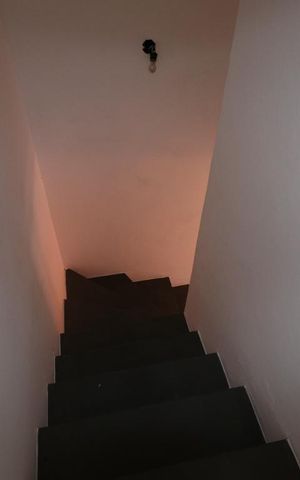 Casa à venda com 80m², 2 quartos e 1 vagaEscadas