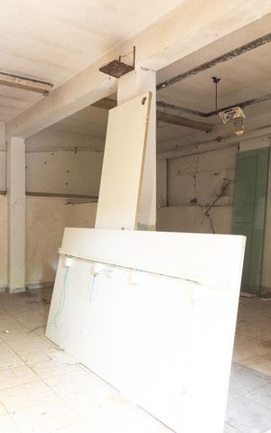 Casa à venda com 160m², 3 quartos e 2 vagasSalão - Piso Térreo