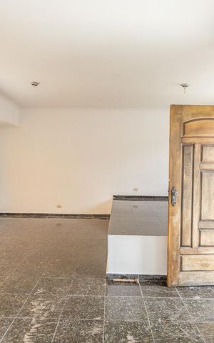Casa à venda com 420m², 3 quartos e 8 vagasSala