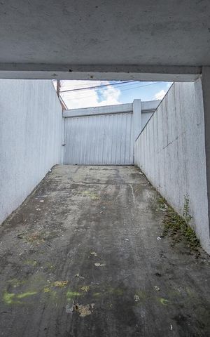 Casa à venda com 420m², 3 quartos e 8 vagasGaragem Rampa