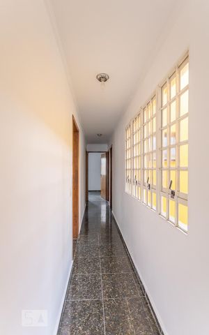 Casa à venda com 420m², 3 quartos e 8 vagasCorredor