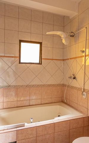 Casa à venda com 420m², 3 quartos e 8 vagasBanheiro Suíte