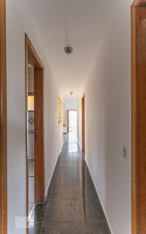Casa à venda com 420m², 3 quartos e 8 vagasCorredor