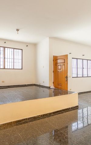 Casa à venda com 420m², 3 quartos e 8 vagasSala