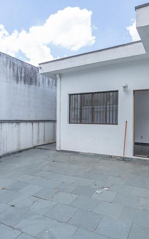 Casa à venda com 420m², 3 quartos e 8 vagasQuintal Entrada