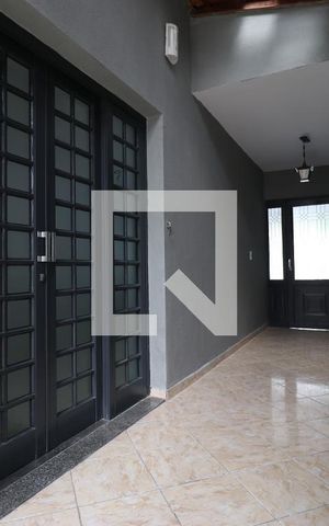 Casa para alugar com 138m², 2 quartos e 2 vagasCorredor