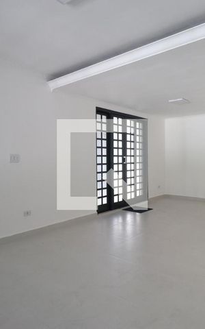 Casa para alugar com 138m², 2 quartos e 2 vagasSala