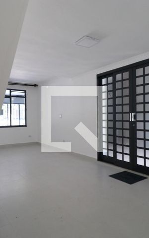 Casa para alugar com 138m², 2 quartos e 2 vagasSala