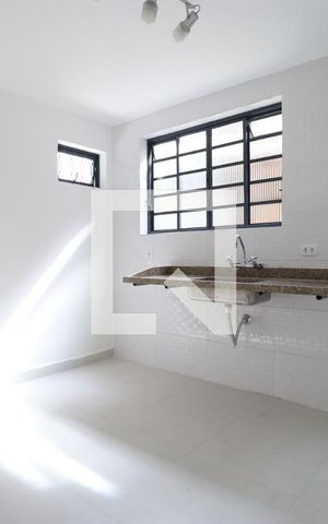 Casa para alugar com 138m², 2 quartos e 2 vagasCozinha