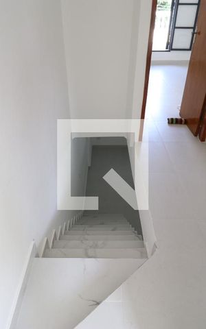 Casa para alugar com 138m², 2 quartos e 2 vagasEscada