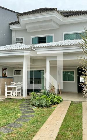 Casa de condomínio à venda com 296m², 4 quartos e 3 vagas Casa de condomínio à venda com 296m², 4 quartos e 3 vagasÁrea externa
