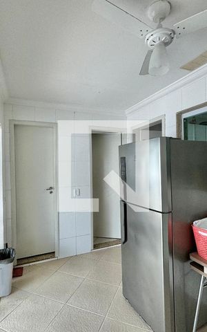 Casa de condomínio à venda com 296m², 4 quartos e 3 vagas Casa de condomínio à venda com 296m², 4 quartos e 3 vagasÁrea de Serviço