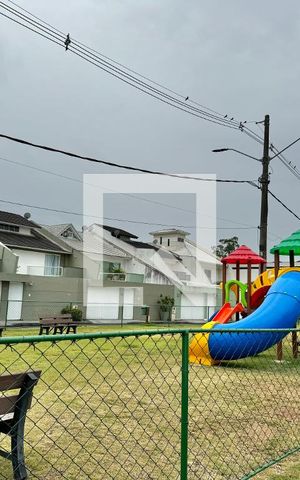 Casa de condomínio à venda com 296m², 4 quartos e 3 vagas Casa de condomínio à venda com 296m², 4 quartos e 3 vagasÁrea comum