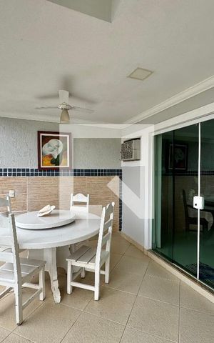 Casa de condomínio à venda com 296m², 4 quartos e 3 vagas Casa de condomínio à venda com 296m², 4 quartos e 3 vagasÁrea externa