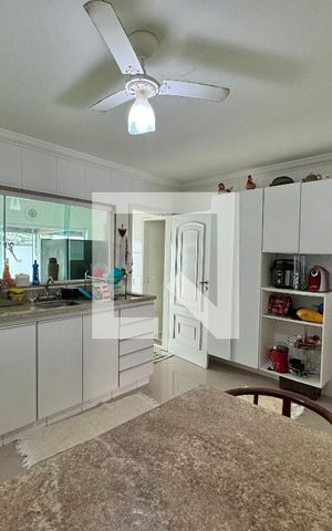 Casa de condomínio à venda com 296m², 4 quartos e 3 vagas Casa de condomínio à venda com 296m², 4 quartos e 3 vagasCozinha
