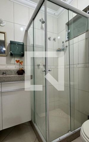 Casa de condomínio à venda com 296m², 4 quartos e 3 vagas Casa de condomínio à venda com 296m², 4 quartos e 3 vagasSuíte 2 - Banheiro