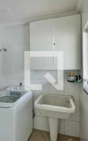 Casa de condomínio à venda com 296m², 4 quartos e 3 vagas Casa de condomínio à venda com 296m², 4 quartos e 3 vagasÁrea de Serviço
