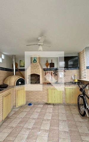 Casa de condomínio à venda com 296m², 4 quartos e 3 vagas Casa de condomínio à venda com 296m², 4 quartos e 3 vagasÁrea externa