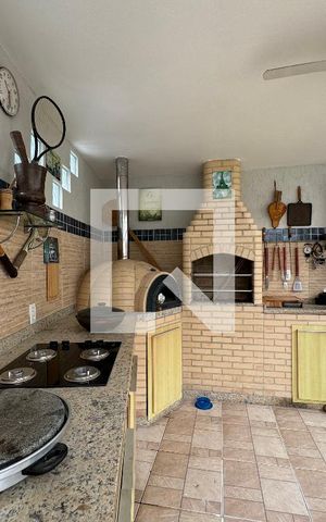 Casa de condomínio à venda com 296m², 4 quartos e 3 vagas Casa de condomínio à venda com 296m², 4 quartos e 3 vagasÁrea externa