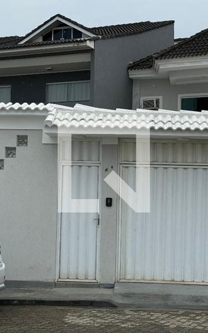 Casa de condomínio à venda com 296m², 4 quartos e 3 vagas Casa de condomínio à venda com 296m², 4 quartos e 3 vagasFachada