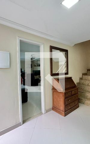 Casa de condomínio à venda com 296m², 4 quartos e 3 vagas Casa de condomínio à venda com 296m², 4 quartos e 3 vagasHall Íntimo