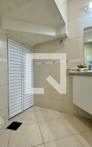 Casa de condomínio à venda com 296m², 4 quartos e 3 vagas Casa de condomínio à venda com 296m², 4 quartos e 3 vagasSuíte 4 - Banheiro