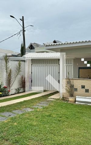 Casa de condomínio à venda com 296m², 4 quartos e 3 vagas Casa de condomínio à venda com 296m², 4 quartos e 3 vagasÁrea externa