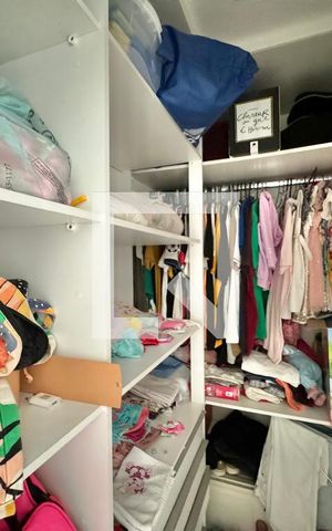 Casa de condomínio à venda com 296m², 4 quartos e 3 vagas Casa de condomínio à venda com 296m², 4 quartos e 3 vagasSuíte 4 - Closet