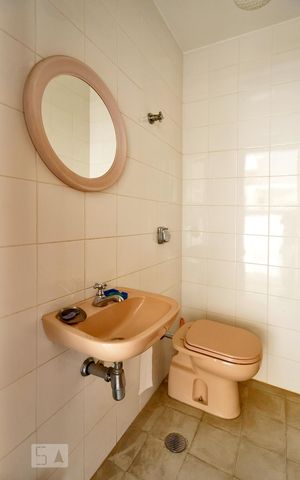 Casa à venda com 250m², 3 quartos e 2 vagasBanheiro de Serviço