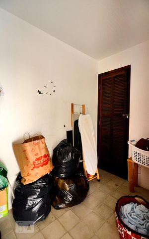 Casa à venda com 250m², 3 quartos e 2 vagasQuarto de Serviço