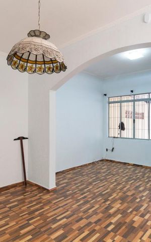 Casa à venda com 100m², 4 quartos e 2 vagasSala