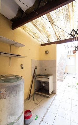 Casa à venda com 100m², 4 quartos e 2 vagasÁrea de Serviço