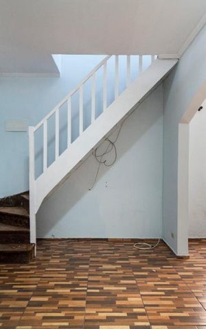 Casa à venda com 100m², 4 quartos e 2 vagasSala