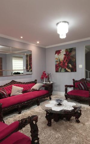 Casa à venda com 160m², 3 quartos e 2 vagasSala