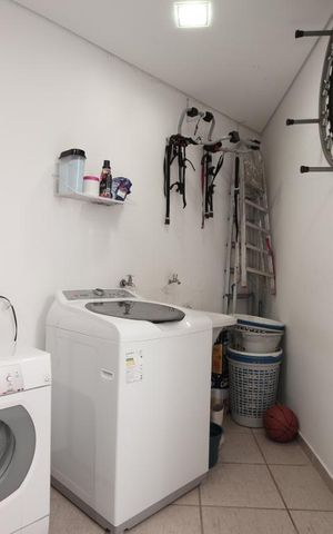 Casa à venda com 160m², 3 quartos e 2 vagasÁrea de serviço