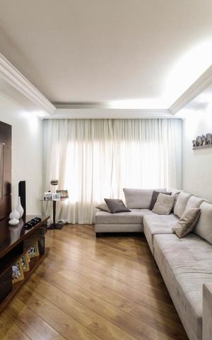Casa à venda com 265m², 3 quartos e 3 vagas Casa à venda com 265m², 3 quartos e 3 vagasSala