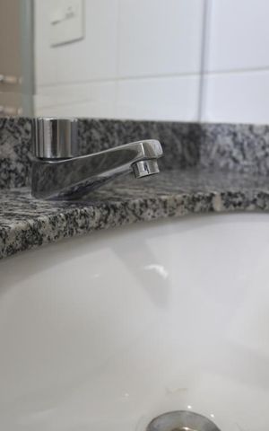 Apartamento para alugar com 74m², 3 quartos e 1 vagaBanheiro da Suíte - torneira