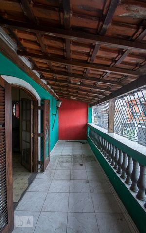 Casa à venda com 830m², 2 quartos e 2 vagas Casa à venda com 830m², 2 quartos e 2 vagasVaranda