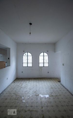 Casa à venda com 830m², 2 quartos e 2 vagas
