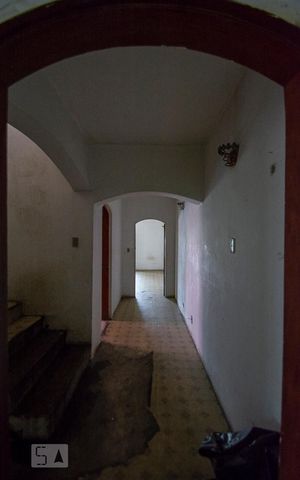 Casa à venda com 830m², 2 quartos e 2 vagas