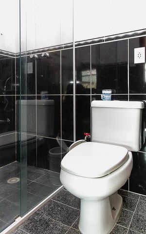 Casa à venda com 270m², 4 quartos e 6 vagas Casa à venda com 270m², 4 quartos e 6 vagasBanheiro Suite 03