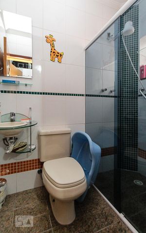 Casa à venda com 270m², 4 quartos e 6 vagas Casa à venda com 270m², 4 quartos e 6 vagasBnaheiro Suite 02