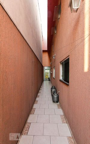Casa à venda com 270m², 4 quartos e 6 vagas Casa à venda com 270m², 4 quartos e 6 vagasCorredor