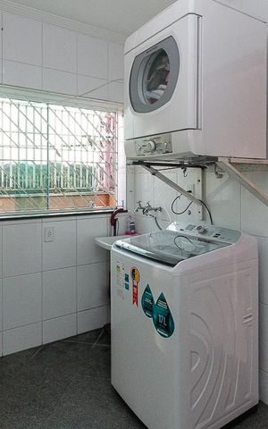 Casa à venda com 270m², 4 quartos e 6 vagas Casa à venda com 270m², 4 quartos e 6 vagasÁrea de Serviço