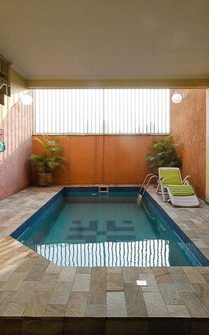 Casa à venda com 270m², 4 quartos e 6 vagas Casa à venda com 270m², 4 quartos e 6 vagasPiscina