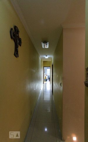 Casa à venda com 270m², 4 quartos e 6 vagas Casa à venda com 270m², 4 quartos e 6 vagasCorredor interno