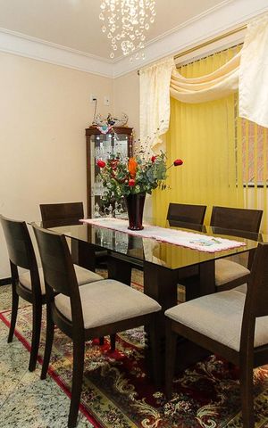 Casa à venda com 270m², 4 quartos e 6 vagas Casa à venda com 270m², 4 quartos e 6 vagasSala de Jantar
