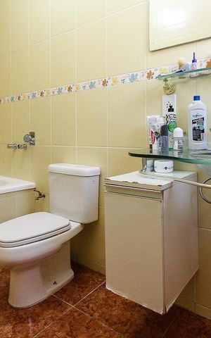 Casa à venda com 270m², 4 quartos e 6 vagas Casa à venda com 270m², 4 quartos e 6 vagasBanheiro da Suite
