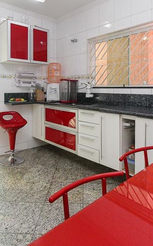 Casa à venda com 270m², 4 quartos e 6 vagas Casa à venda com 270m², 4 quartos e 6 vagasCozinha